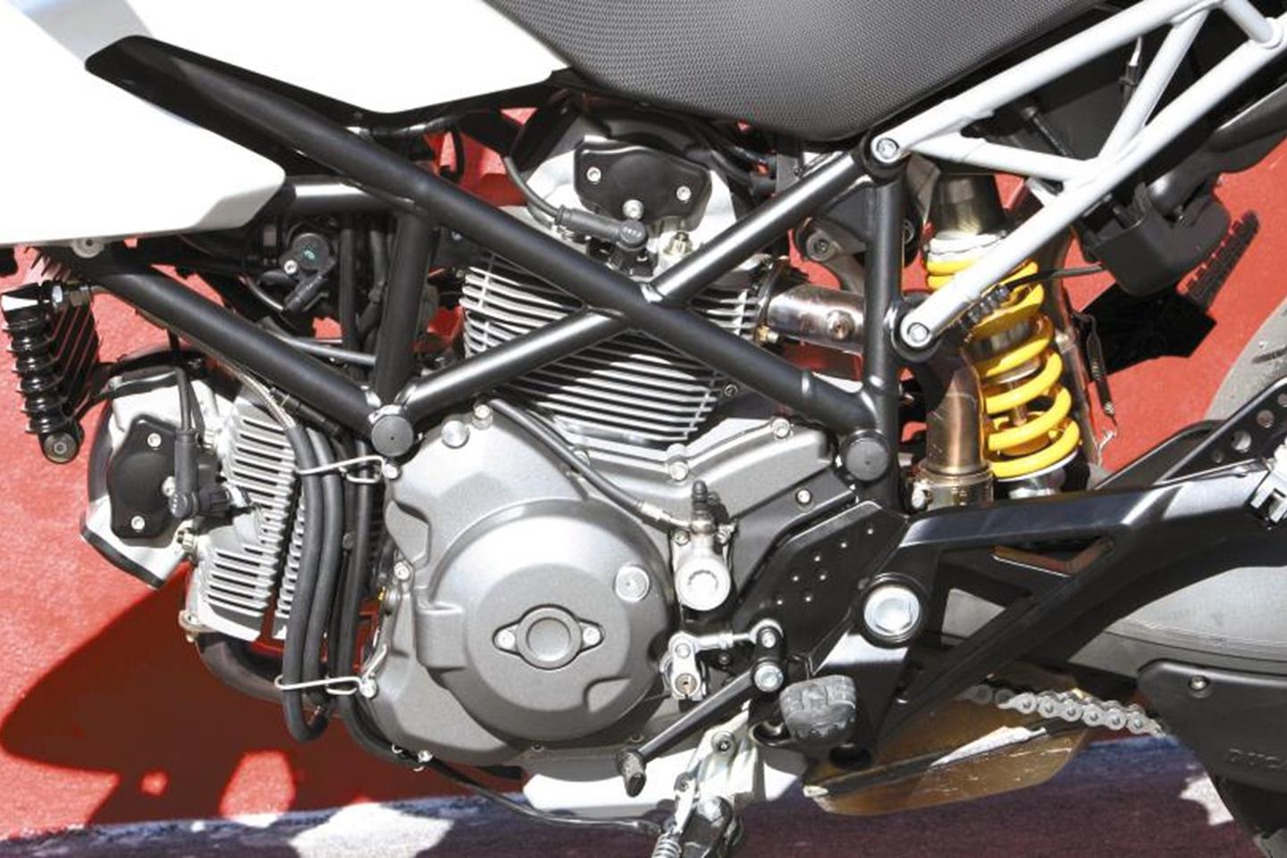 Hypermotard 796 personalized bike Moto motard best bike ever Ducati BMW  Honda Ktm Yamaha  Ducati hypermotard Ducati Moto ducati
