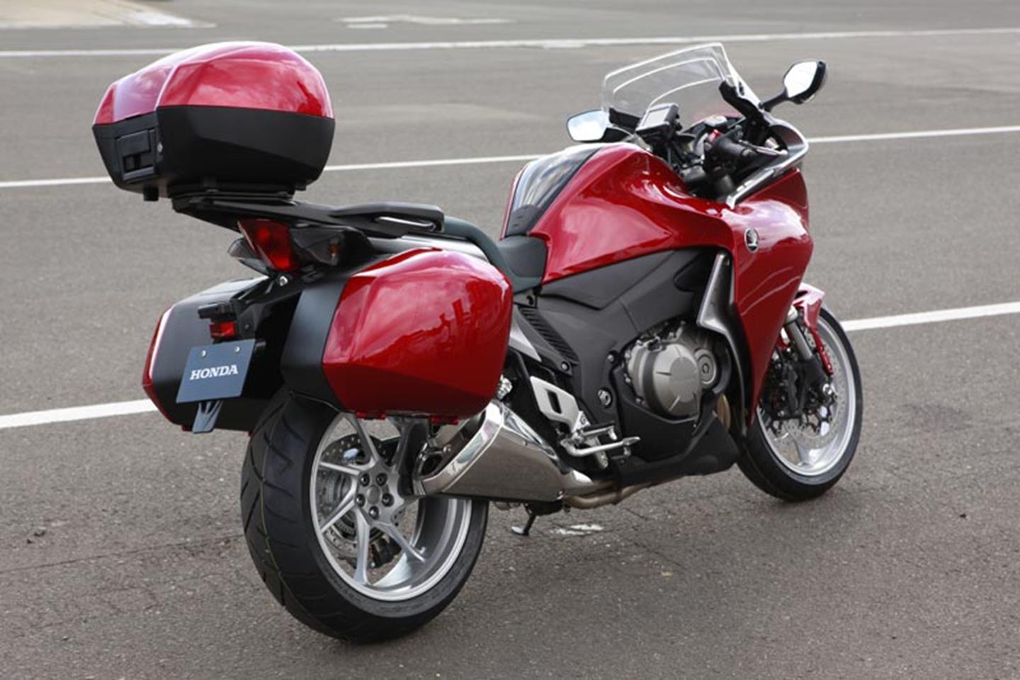 HONDA VFR1200F (2010-2011) Review | Speed, Specs & Prices