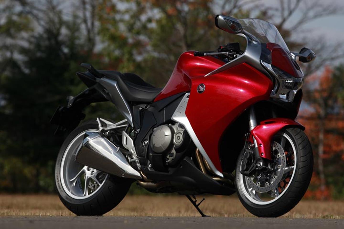 HONDA VFR1200F (2010-2011) Review | Speed, Specs & Prices