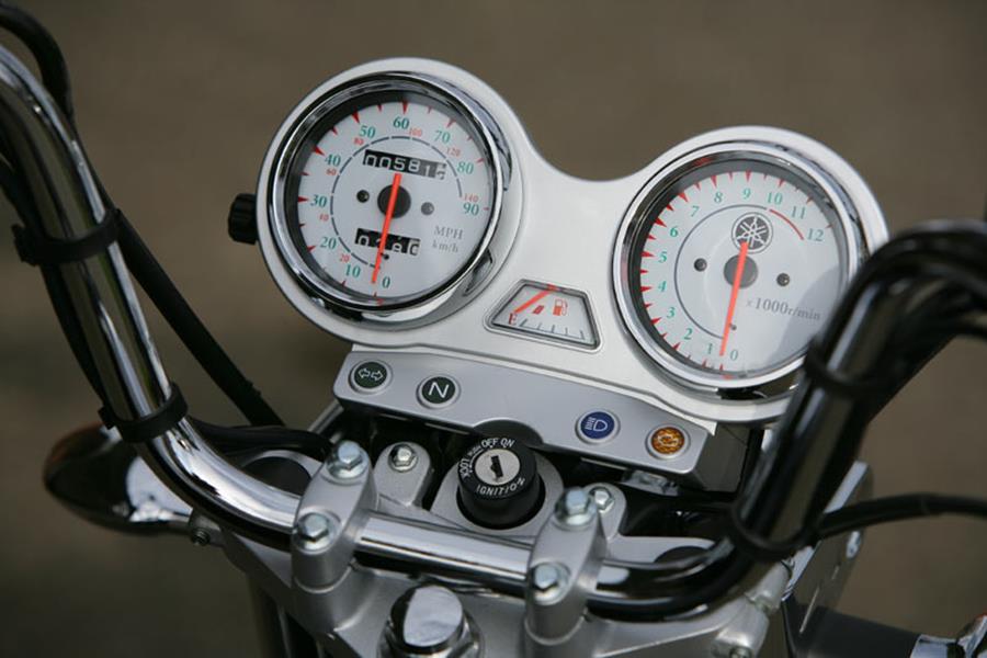 Yamaha YBR 125 Custom clocks