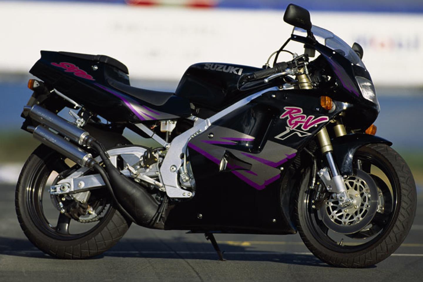 rgv250γ  VJ22A Suzuki RGV250 (1988-1999): [ Review & Buying Guide ]