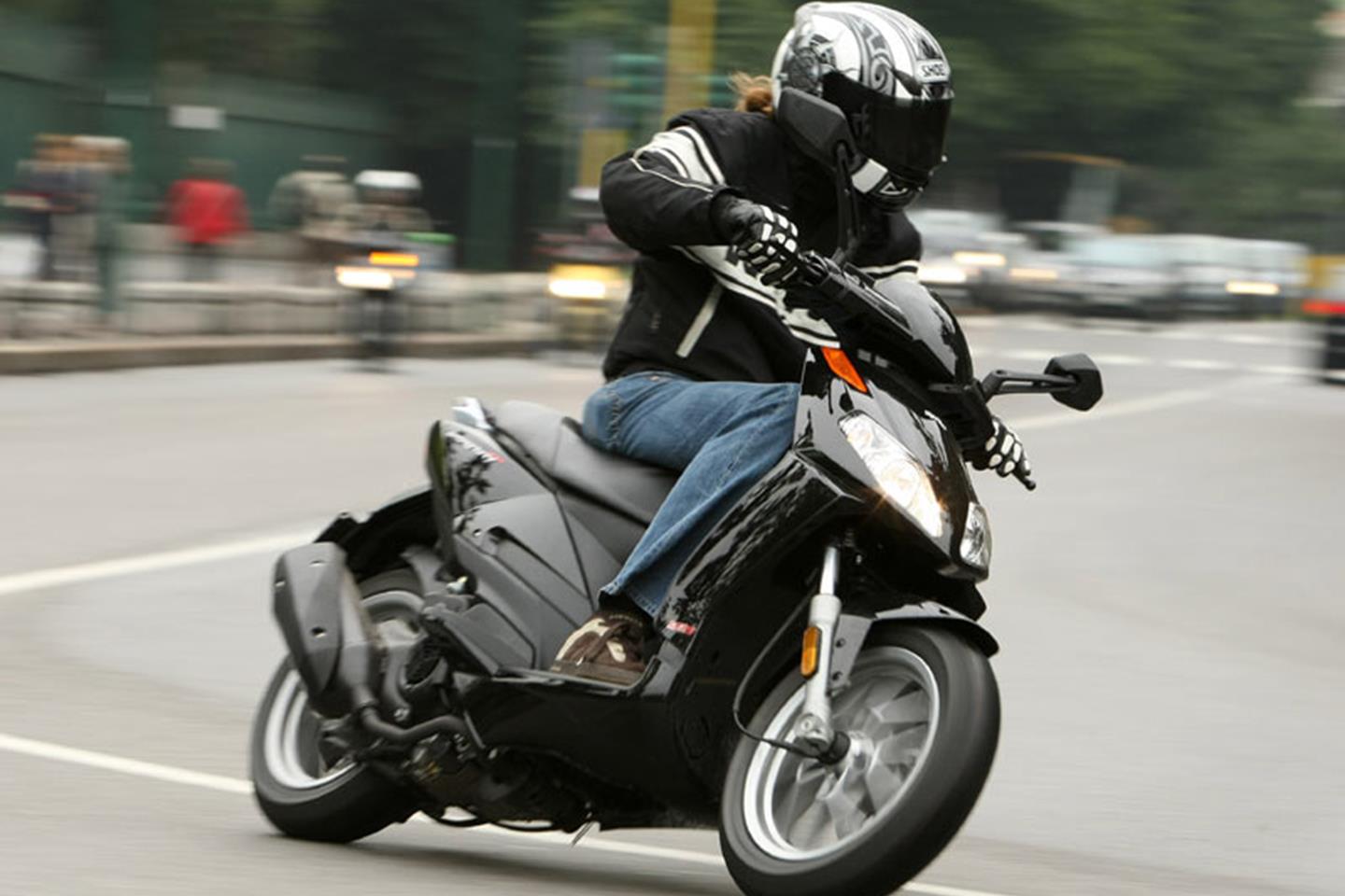 APRILIA SPORT CITY 300 (2008-2011) Motorcycle Review | MCN