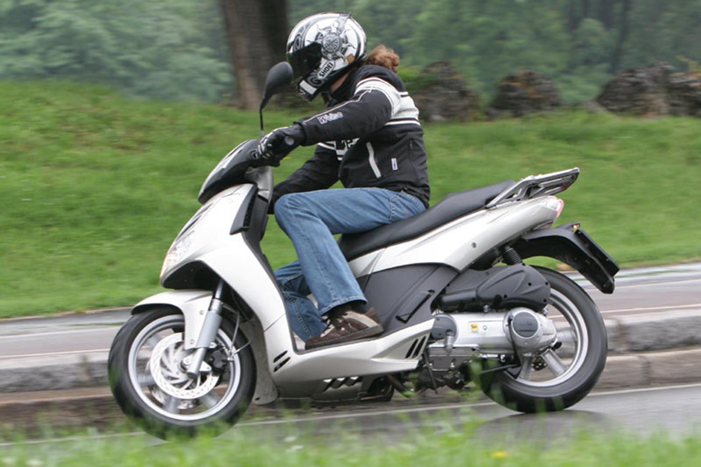 APRILIA SPORT CITY 300 (2008-2011) Motorcycle Review | MCN