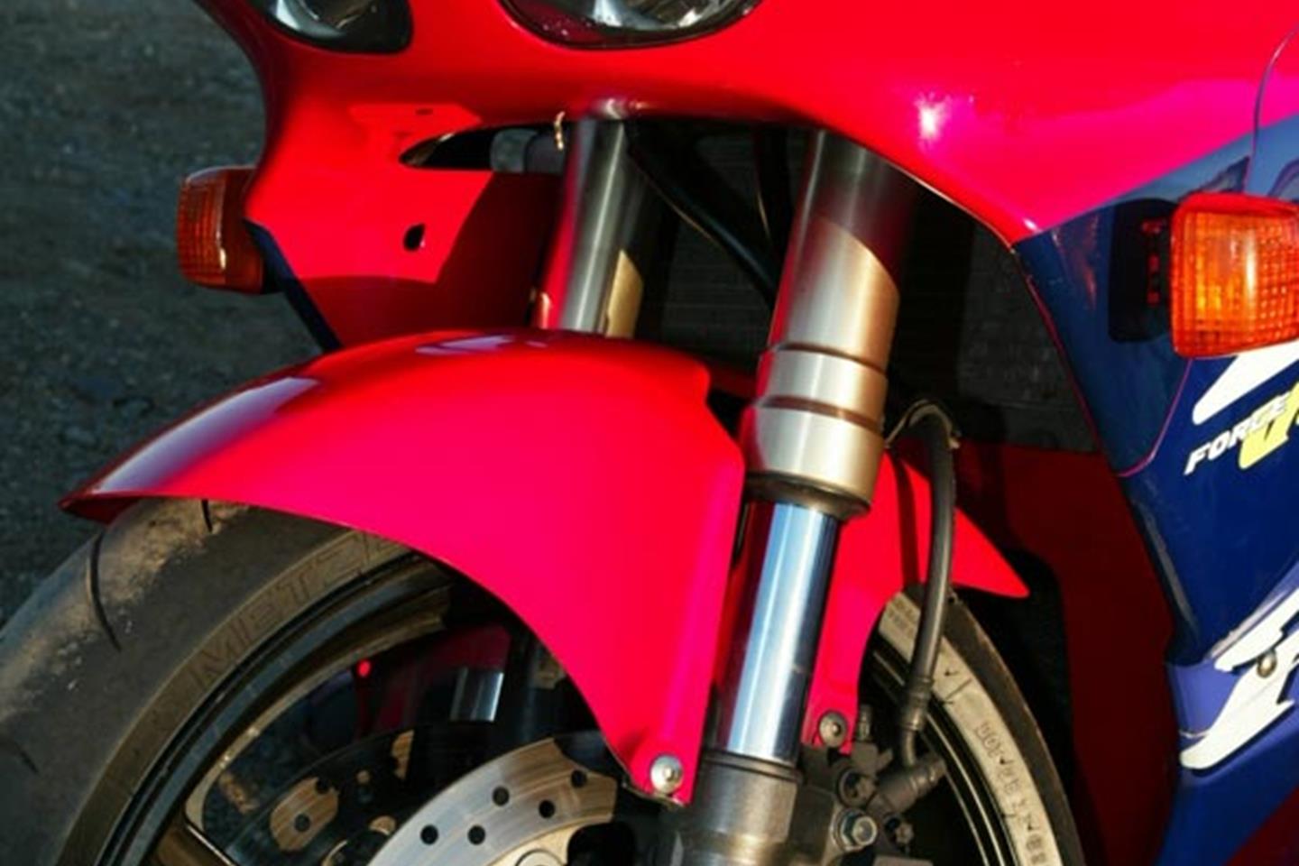 HONDA RVF400 (1994-1996) Review | Speed, Specs & Prices HONDA RVF400 (1994-1996) Review | Speed, Specs & Prices