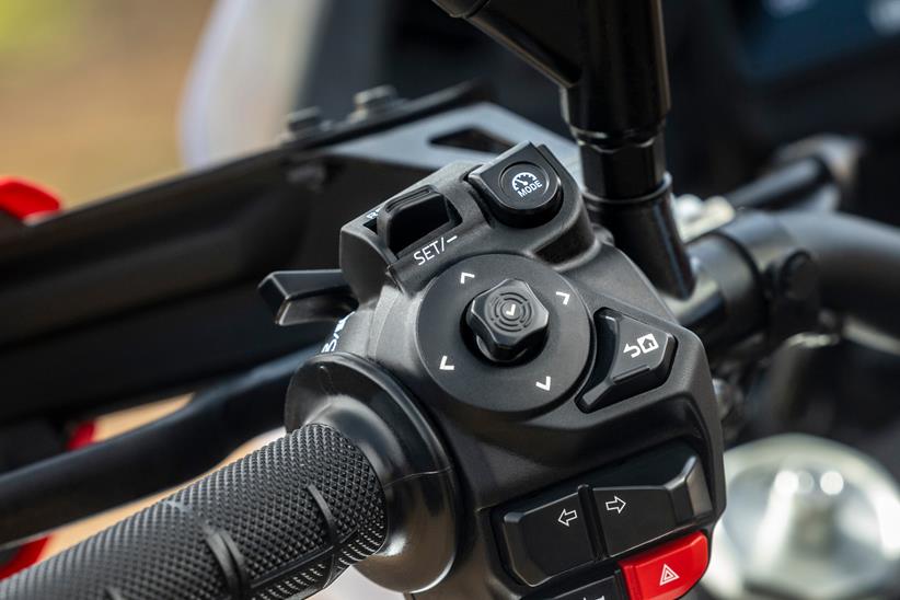 Yamaha Ténéré 700 World Raid switchgear