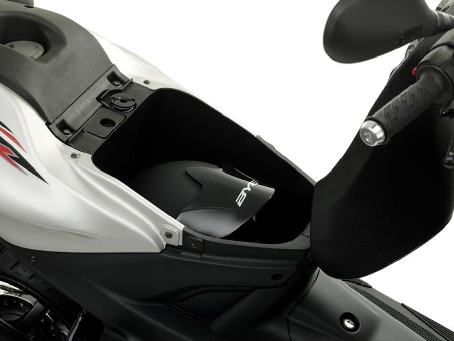 Yamaha Aerox fits a helmet under the seat