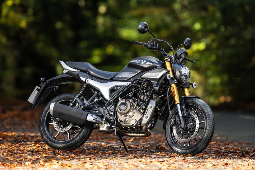 Hero MotoCorp Hunk 440 side