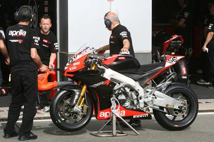 Aprilia could supply RSV4s to satelitte teams