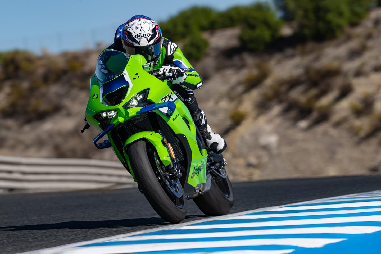 ブライトン　移動着 Kawasaki ZX-10R updated for 2026 with new winglets