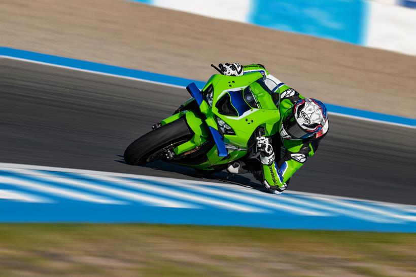 2026 Kawasaki ZX-10R cornering on track 2026 Kawasaki ZX-10R cornering on track