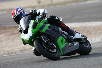 Sykes onboard the Kawasaki ZX-10R   2snap