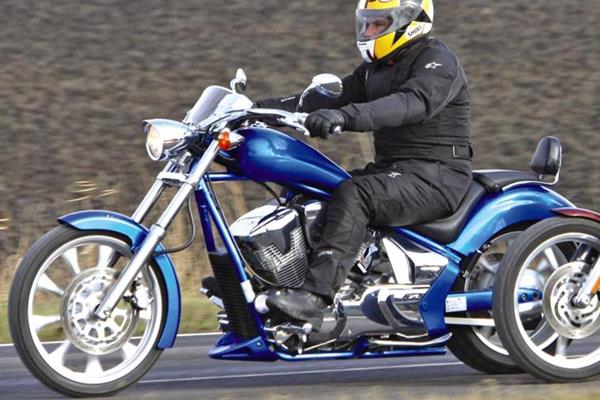 2010-2013 Honda VT1300CX Fury - cruising by