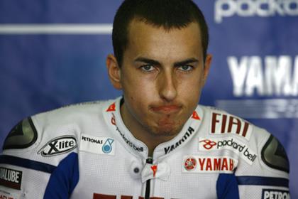 Jorge Lorenzo could miss the Qatar test due to a fractured metacarpal and a displaced thumb