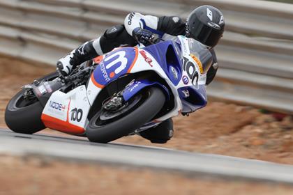 Neil Hodgson is riding an ex-Airwaves Yamaha R1