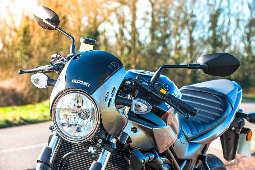 Suzuki SV650X delantera 