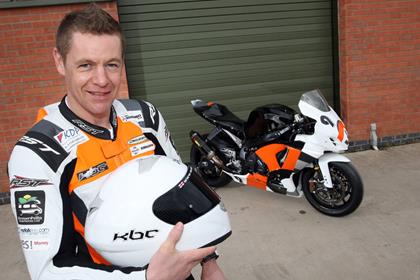 Chris Walker will replace Simon Andrews at Oulton Park