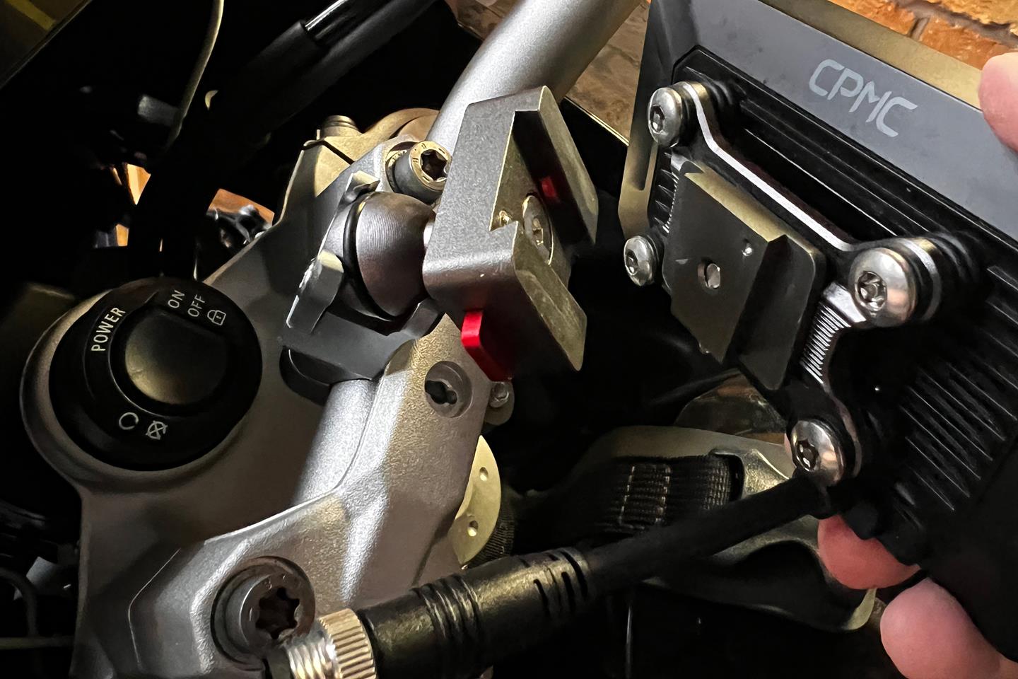 We review the Z55B multi-functional screen with dash cam