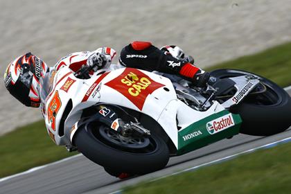 Marco Melandri crashed in free practice, dislocating his left shoulder