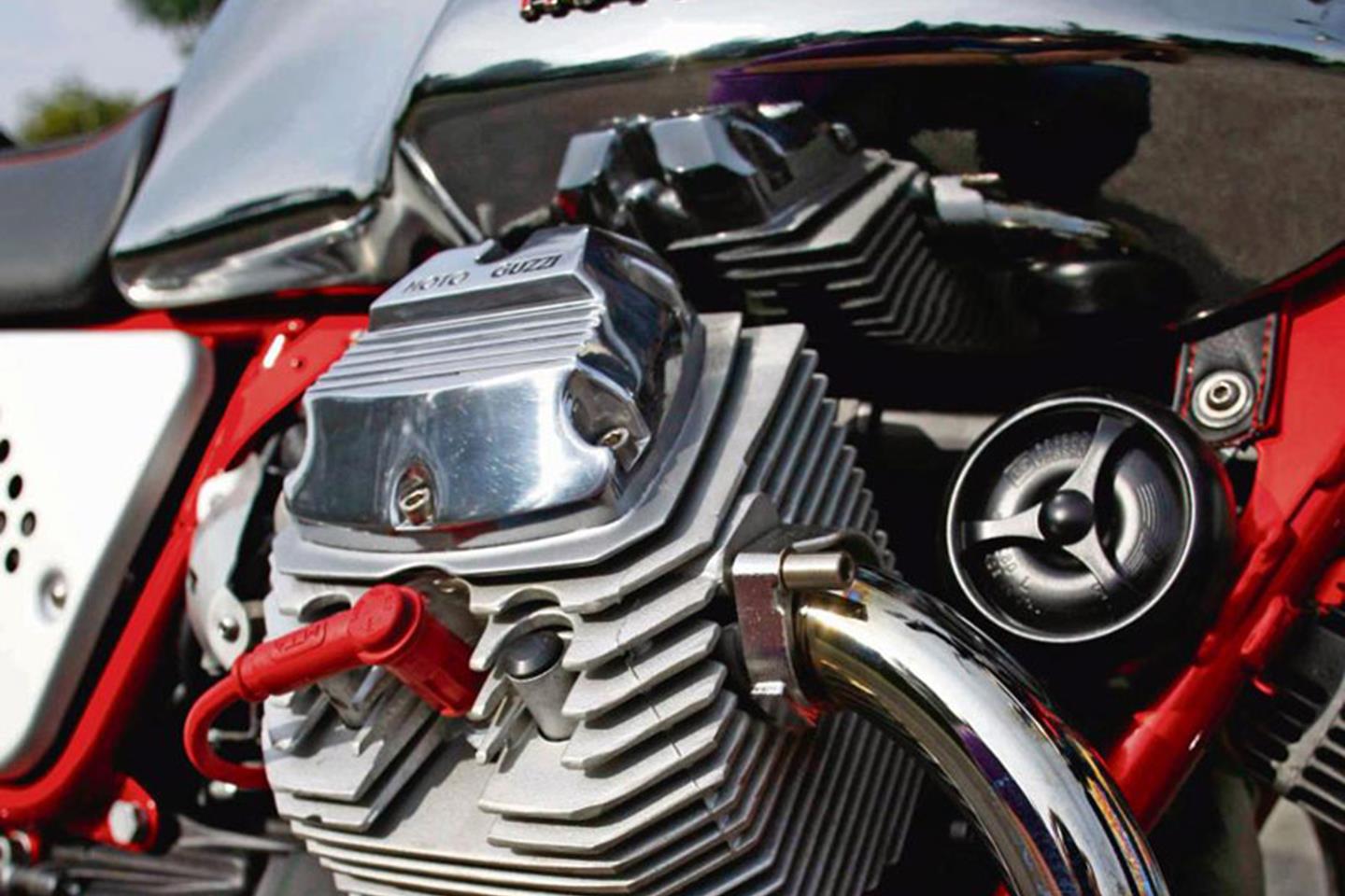 2011-2016 MOTO-GUZZI V7 RACER Review | Specs & Prices