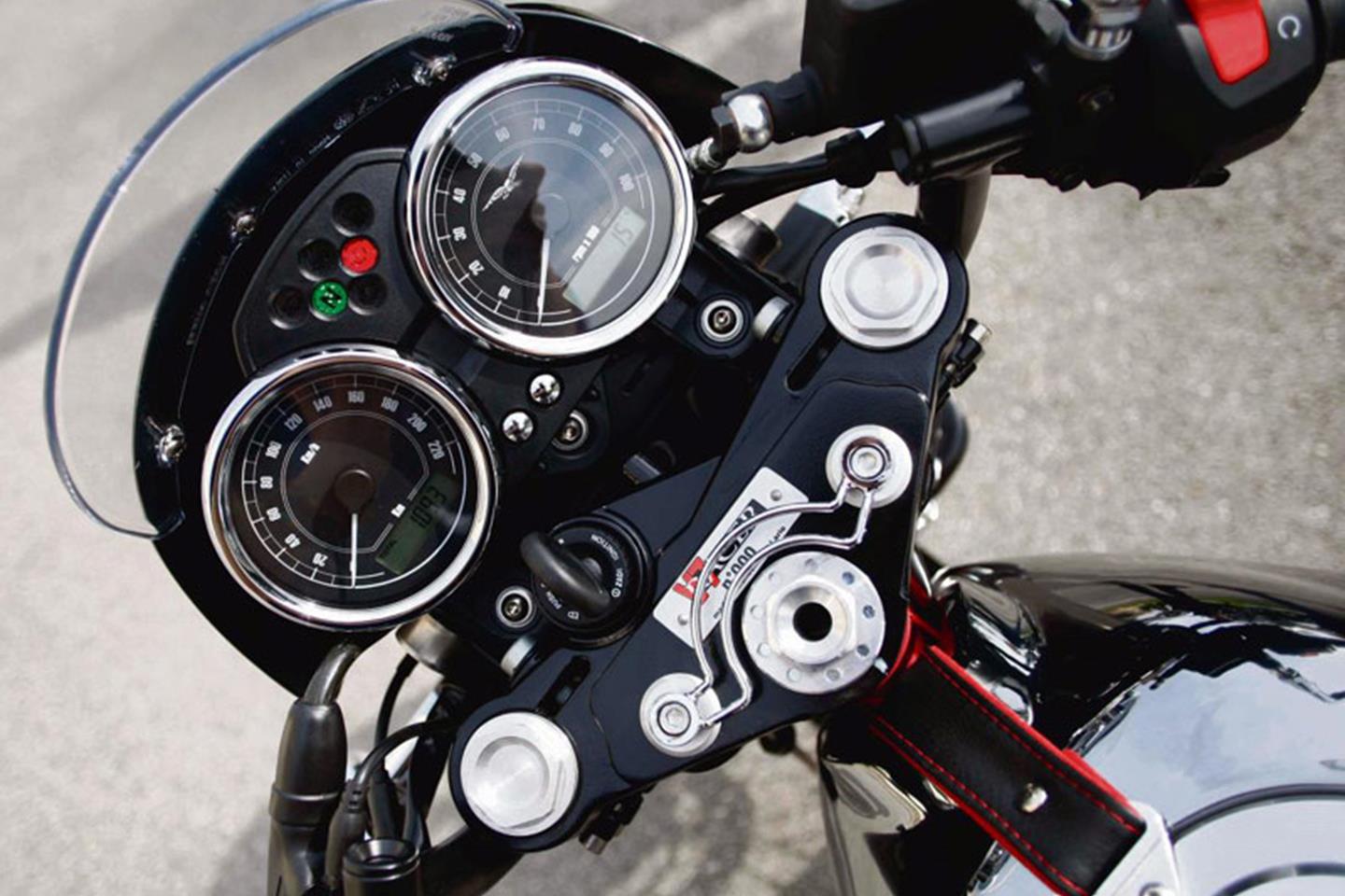 2011-2016 MOTO-GUZZI V7 RACER Review | Specs & Prices