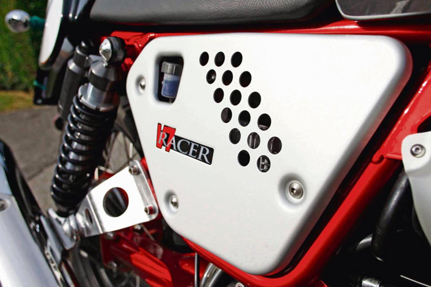 2011-2016 MOTO-GUZZI V7 RACER Review | Specs & Prices