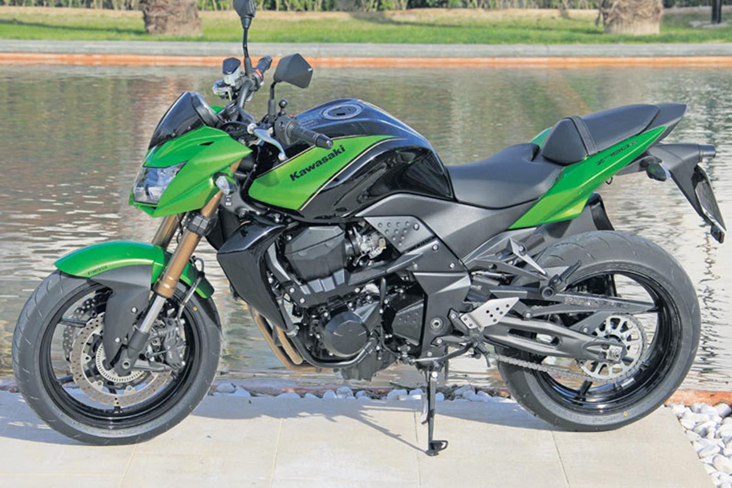 KAWASAKI Z750R (2011-2012) Review | Speed, Specs & Prices