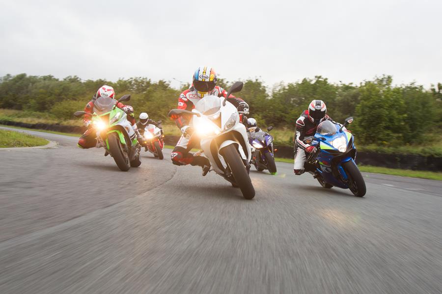 Suzuki GSX-R600 vs Triumph 675 vs Honda CBR600RR vs Kawasaki ZX-6R vs Yamaha R6 group test