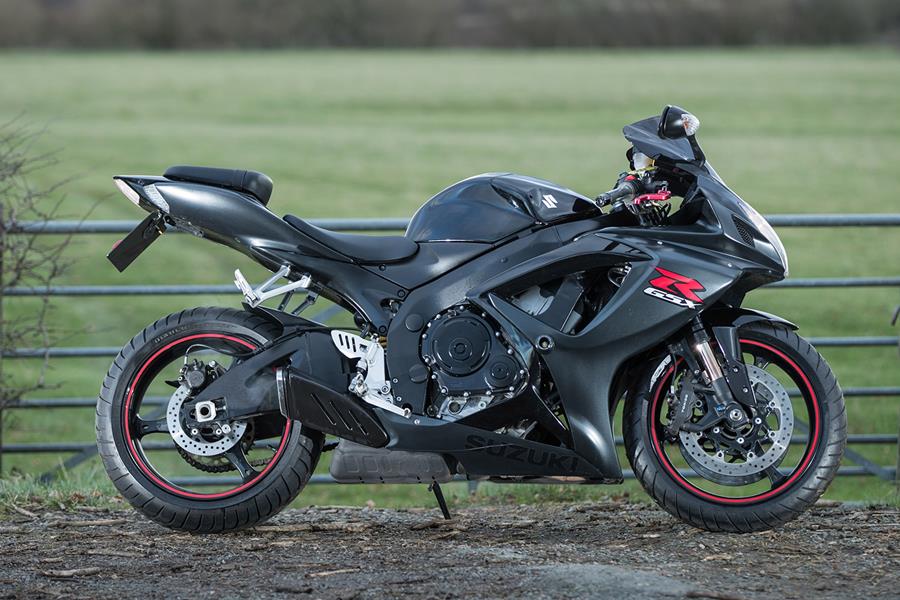 Suzuki GSX-R750 right side