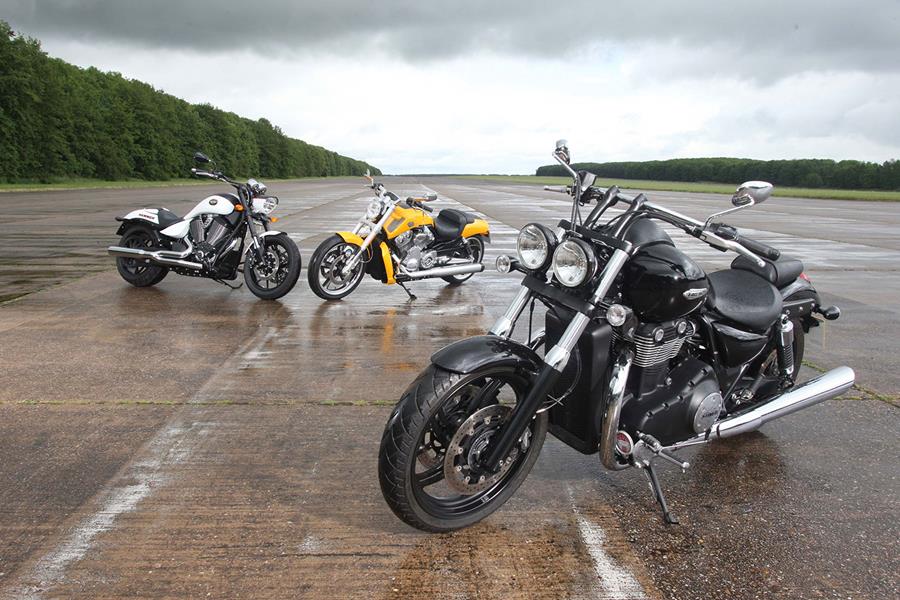 Triumph Thunderbird Storm vs rivals