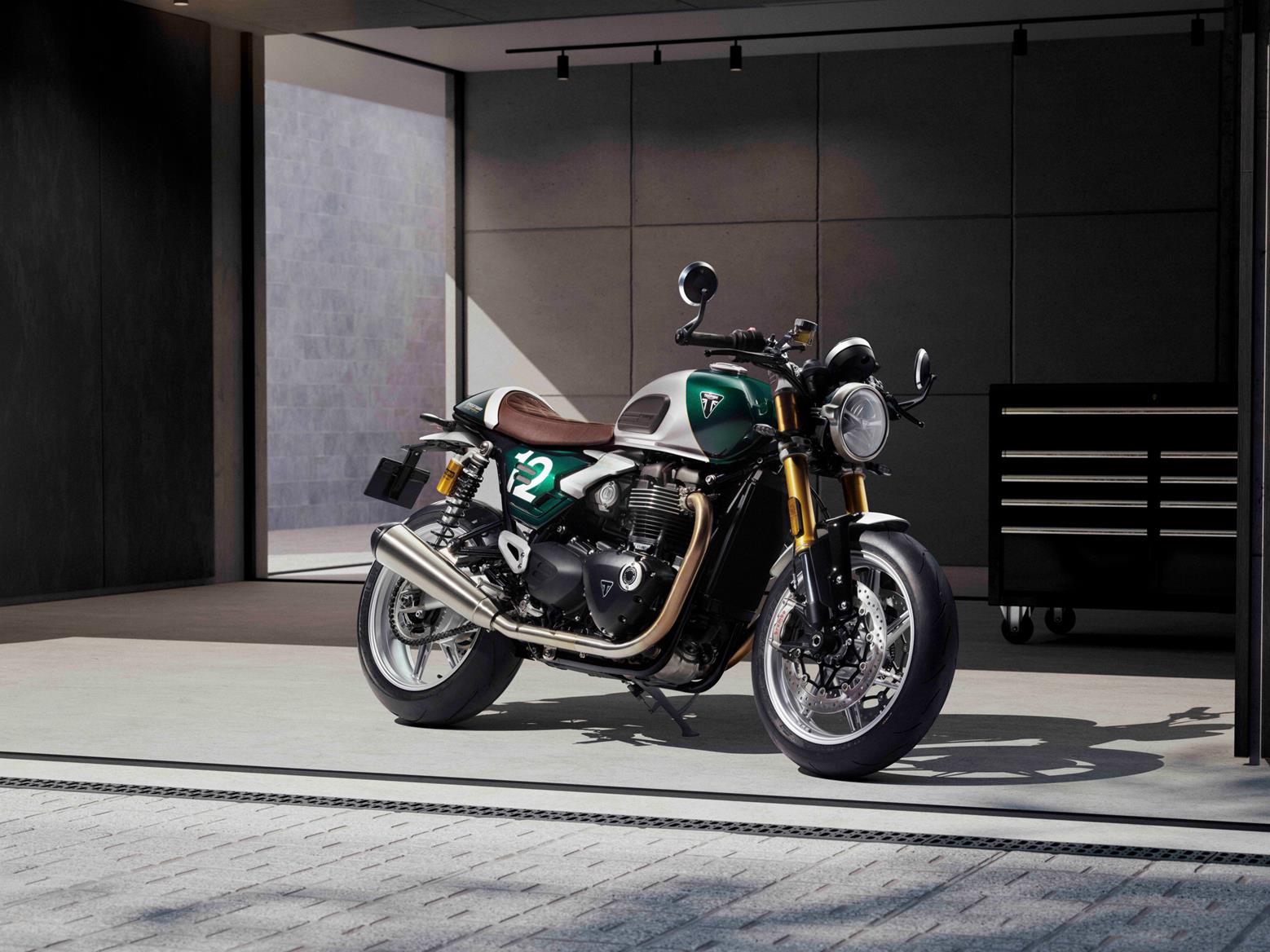 Triumph reintroduce a 1200cc café racer to their range