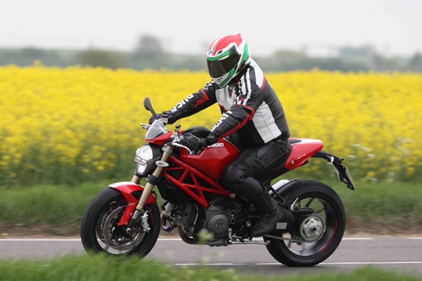 2012 ducati monster 1100 best sale evo specs