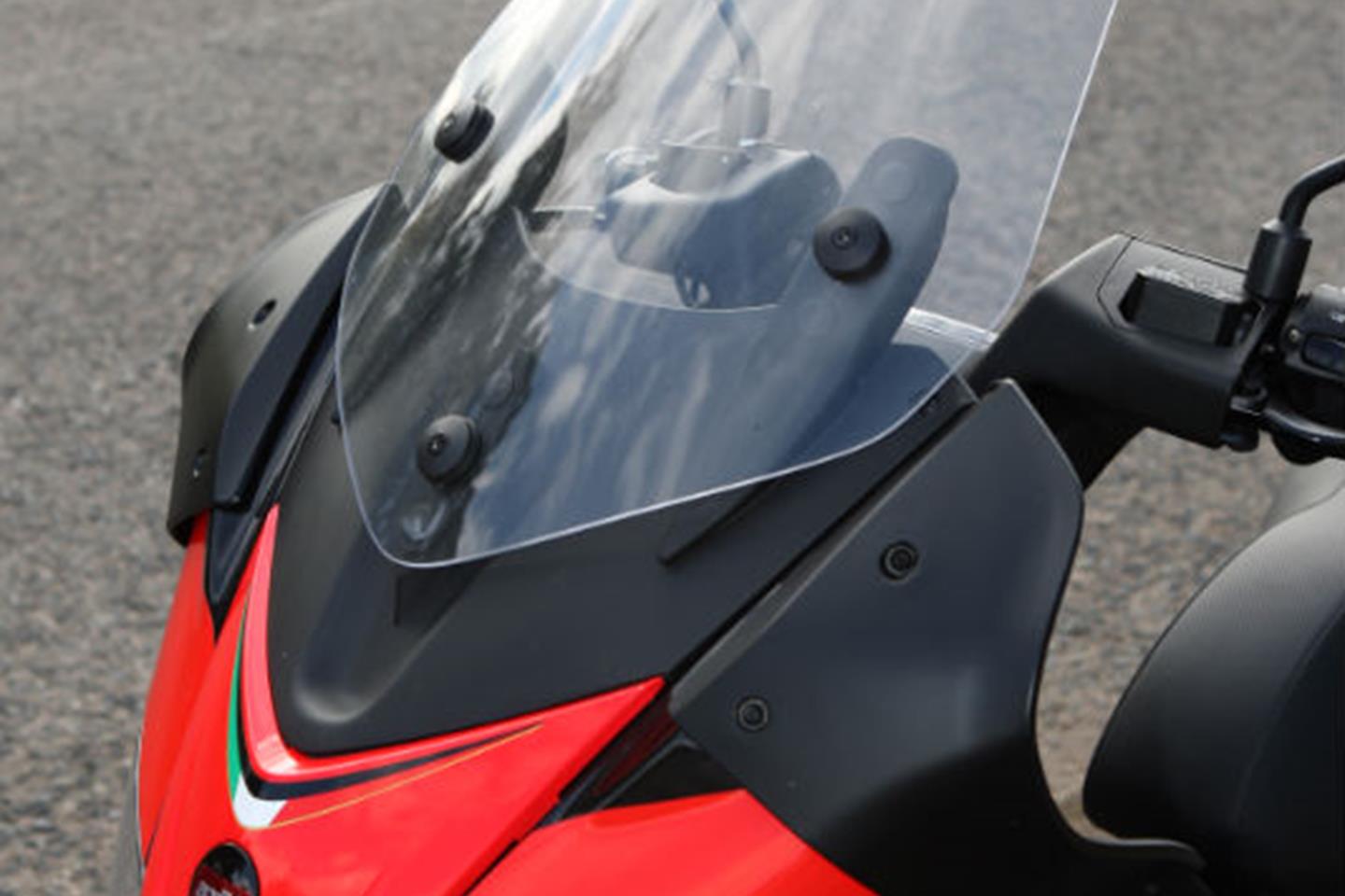 APRILIA SR MAX 300 (2011-2012) Review, Specs & Prices | MCN