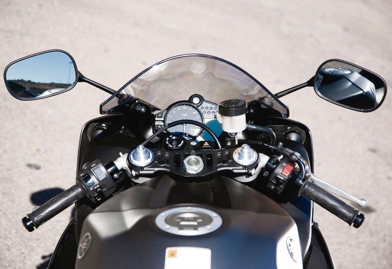 YAMAHA R1 (2012-2014) Review | Speed, Specs & Prices