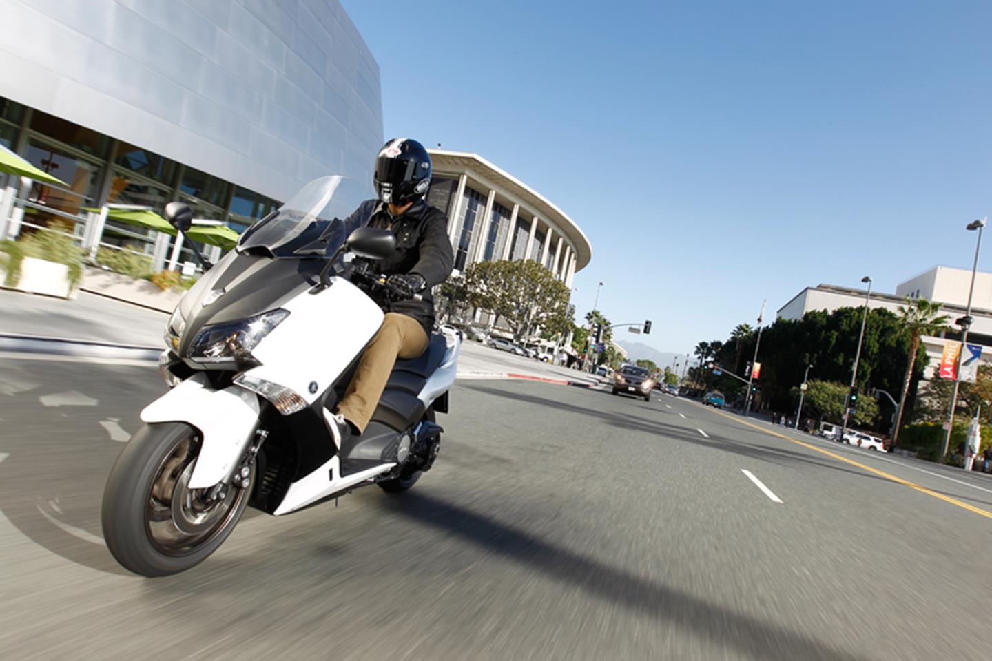 YAMAHA TMAX 500 (2012-2019) Review | Speed, Specs & Prices