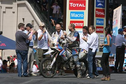 Pavey collecting his sixth Dakar finishers medal