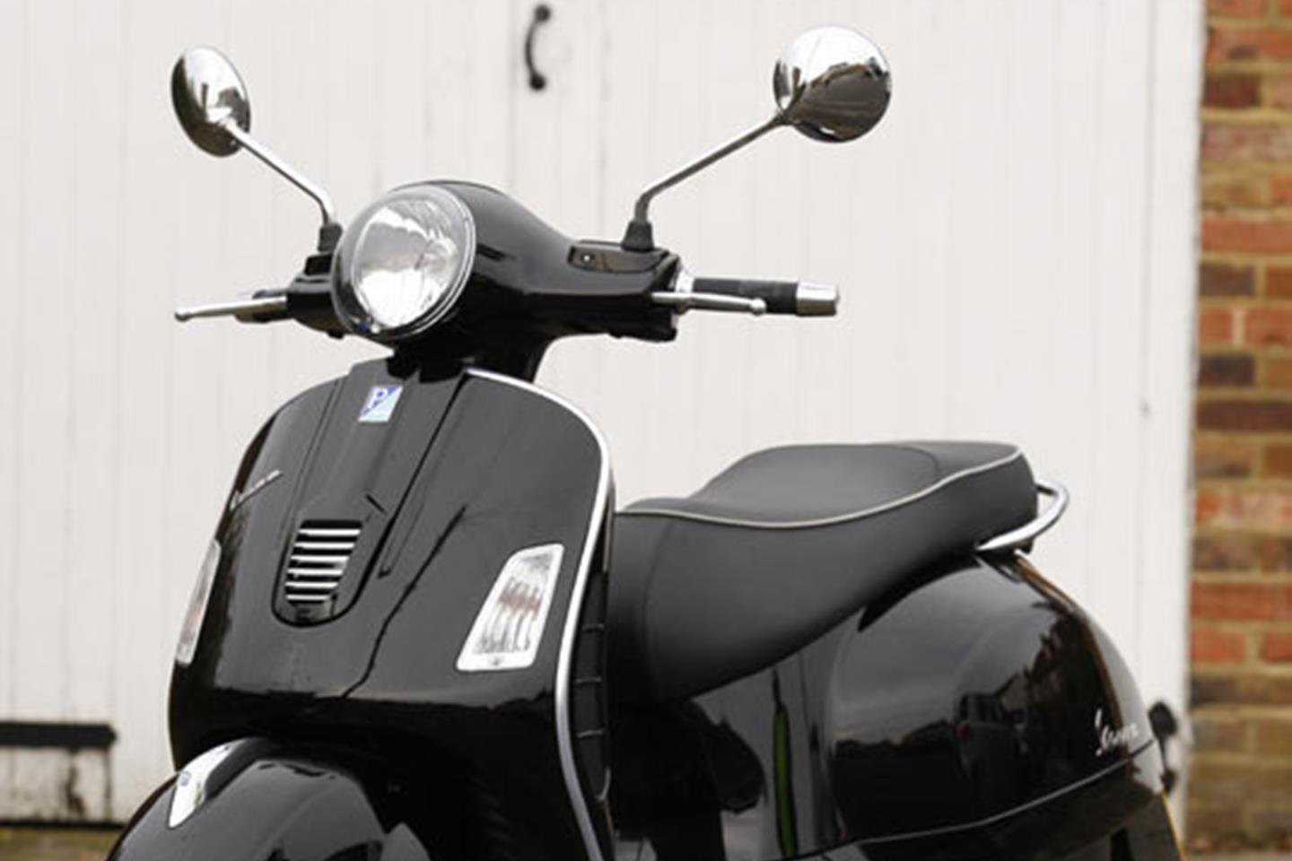 PIAGGIO VESPA GTS125 (2007-on) Review, Specs \u0026 Prices | MCN
