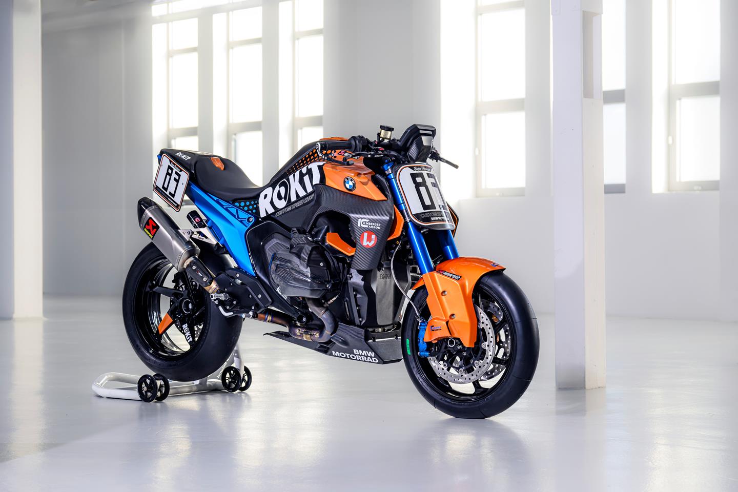 BMW R1300R race bike turns heads at the Daytona 200