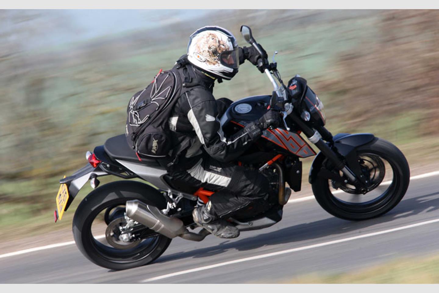 KTM 690 DUKE (2012-2015) Review | Speed, Specs  Prices | MCN