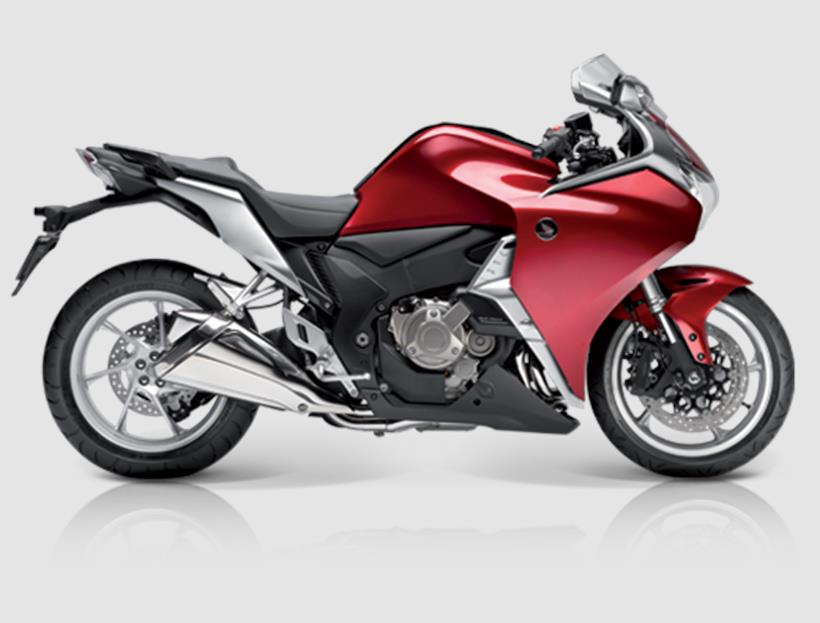 엔진과 배기 장치를 보여주는 Honda VFR1200F 측면 프로필