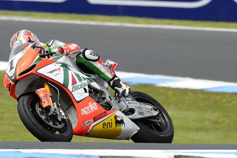 MCN Donington WSB: Biaggi on top in Q1