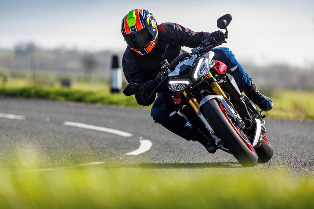 Triump 765 Rx 2026-on Triumph Street Triple 765 RX review | Crisp handling