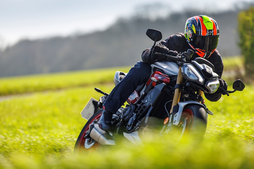 Triump 765 Rx 2026-on Triumph Street Triple 765 RX review | Crisp handling