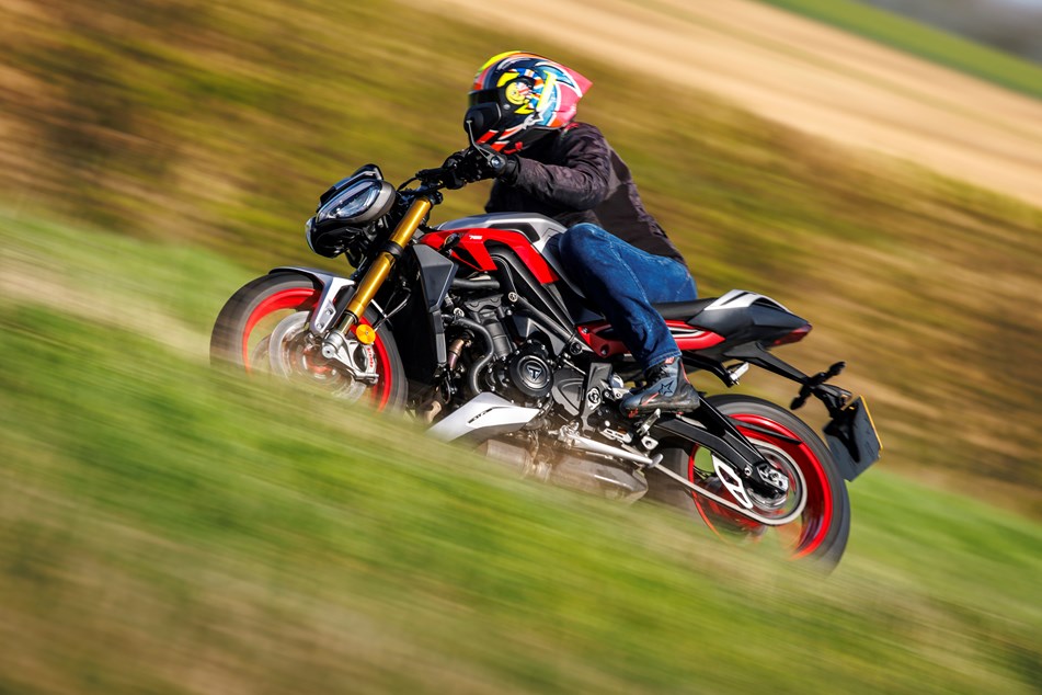 Triump 765 Rx 2026-on Triumph Street Triple 765 RX review | Crisp handling