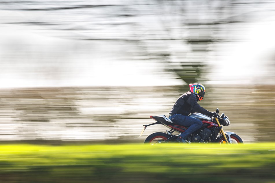 Triump 765 Rx 2026-on Triumph Street Triple 765 RX review | Crisp handling