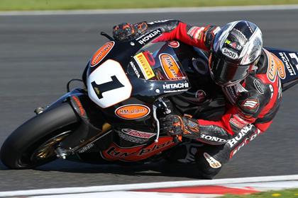 Ryuichi Kiyonari took his first race win of 2011 in race one at Oulton Park