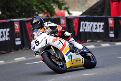 Bruce Anstey sets first 131mph lap of the 2011 TT