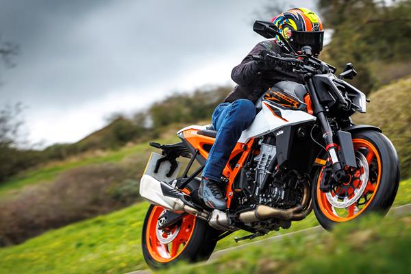 2026-on KTM 990 R Duke review | Single-minded sports stunter