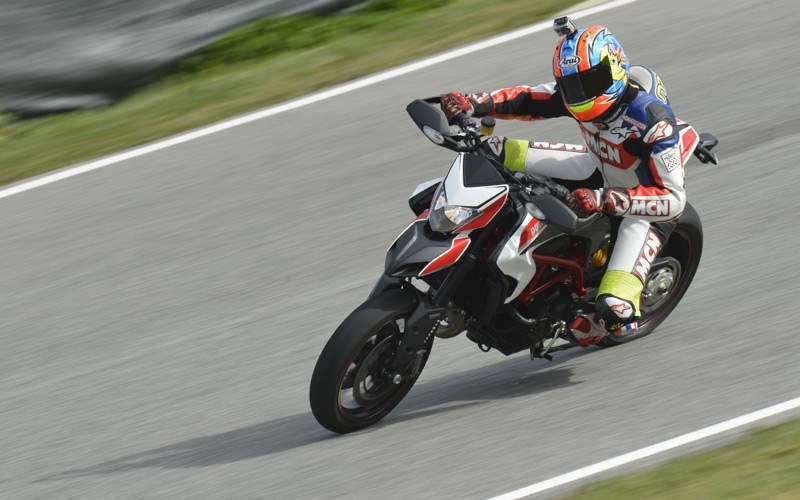 DUCATI HYPERMOTARD 821 (2013-on) Review, Specs & Prices