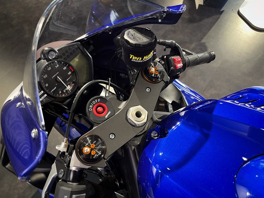 One-off Yamaha R6 features a crossplane crank like the R1