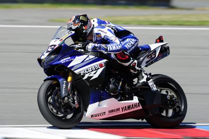 Melandri holds off Biaggi for race one win